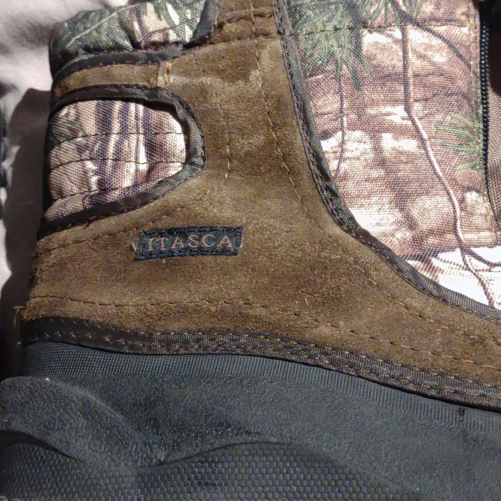 Boots - Picture 3 of 4